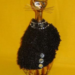 Katze gold mit schwarzem Mantel