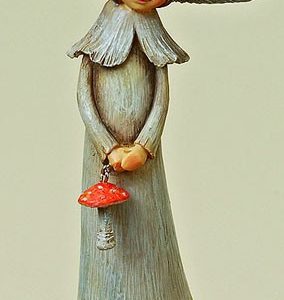 Pilzmädchen mit rotem Pilz, Kunstharz (16 cm)