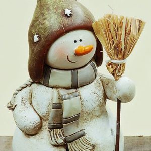 Schneemann Frosty mit Besen (9 cm)