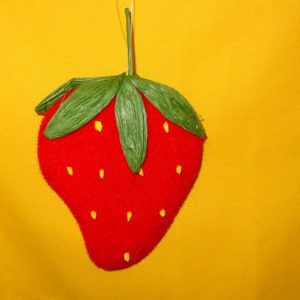 Erdbeere zum Hängen 13 x 16 cm