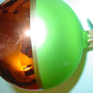 Christbaumkugel  grün/orange, 8 cm