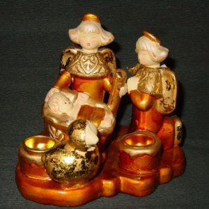 Zwei Engel mit Christkind mit 3 Kerzen (13 x 11 x 13 cm)