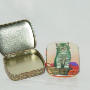 Minidose Katze (5 x 6 cm) auf Korb