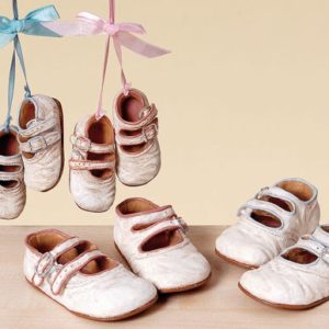 Hnger Baby Schuhe 2tlg (ca 6 x 3 cm)